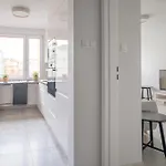 Spacious 4-room Apartment, Wroclaw, Near Airport, Free Parking * Wrocław