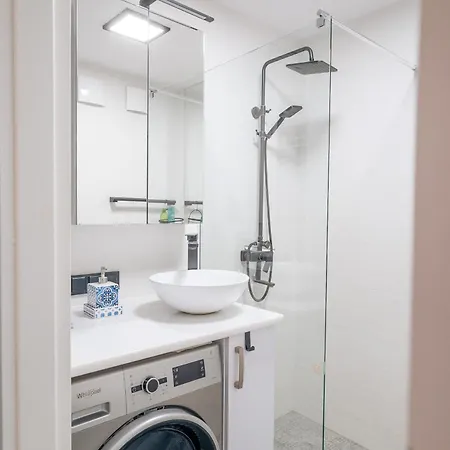 Spacious 4-room Apartment, Free Parking, Near Airport * Вроцлав