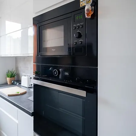 Spacious 4-Room Apartment, Free Parking, Near Wroclaw Airport 公寓 弗罗茨瓦夫