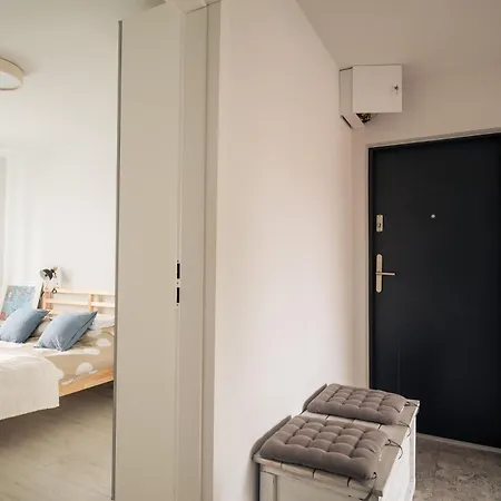 Spacious 4-Room Apartment, Free Parking, Near Wroclaw Airport 弗罗茨瓦夫
