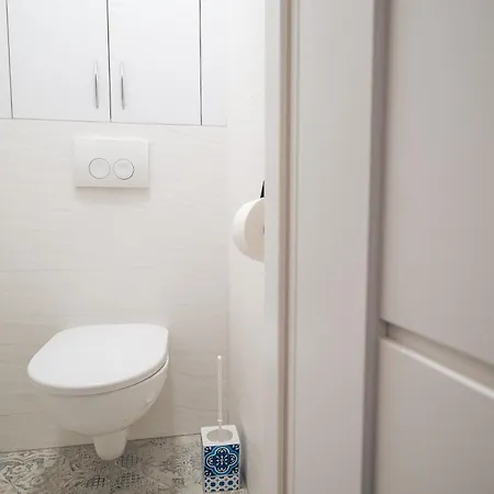 公寓 Spacious 4-Room Apartment, Free Parking, Near Wroclaw Airport *