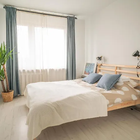 Spacious 4-Room Apartment, Free Parking, Near Wroclaw Airport 公寓 *