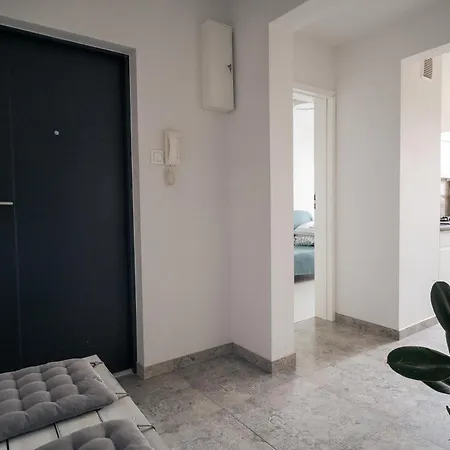 Spacious 4-Room Apartment, Free Parking, Near Wroclaw Airport 公寓 弗罗茨瓦夫