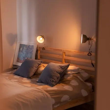 Апартаменты Spacious 4-room Apartment, Free Parking, Near Airport Вроцлав