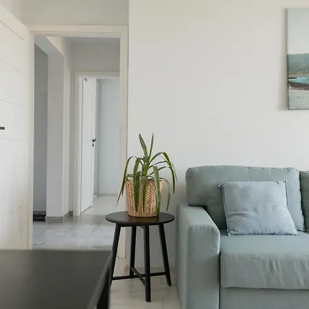 Spacious 4-room In Wroclaw, Free Parking, Balcony, Near Airport דירה ורוצלב