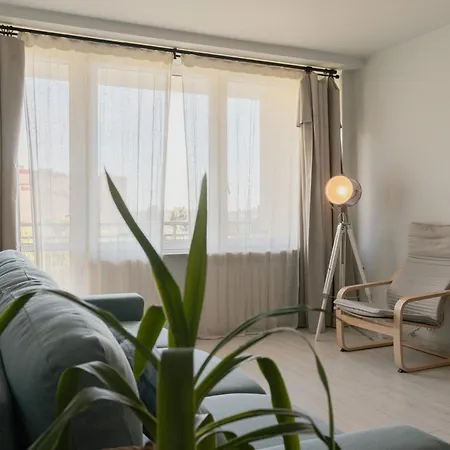 公寓 Spacious 4-Room Apartment, Free Parking, Near Wroclaw Airport 弗罗茨瓦夫