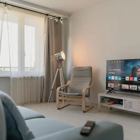 Spacious 4-Room Apartment, Free Parking, Near Wroclaw Airport * 弗罗茨瓦夫