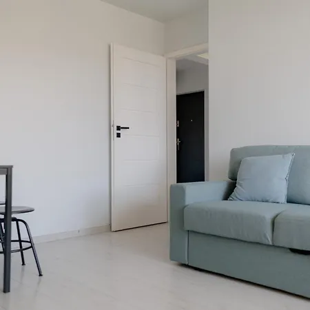 公寓 Spacious 4-Room Apartment, Free Parking, Near Wroclaw Airport *