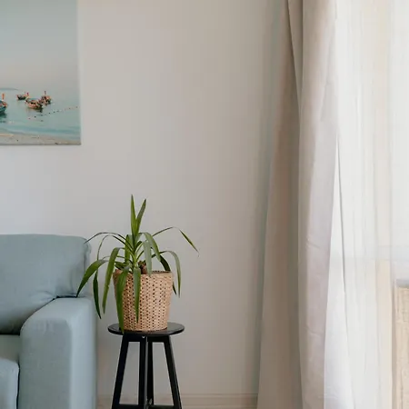 Spacious 4-Room Apartment, Free Parking, Near Wroclaw Airport 弗罗茨瓦夫