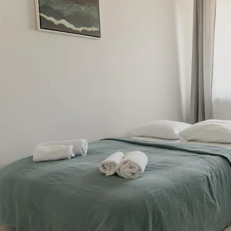 Spacious 4-Room Apartment, Free Parking, Near Wroclaw Airport * 弗罗茨瓦夫
