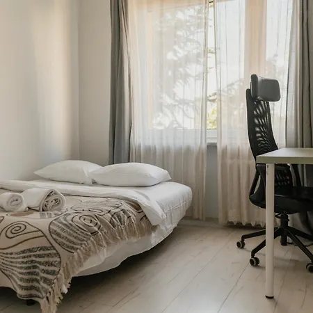 Spacious 4-Room Apartment, Free Parking, Near Wroclaw Airport *