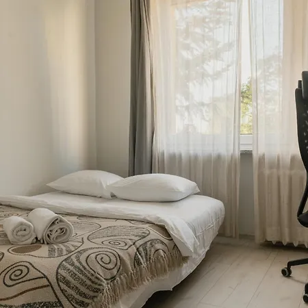Spacious 4-Room Apartment, Free Parking, Near Wroclaw Airport