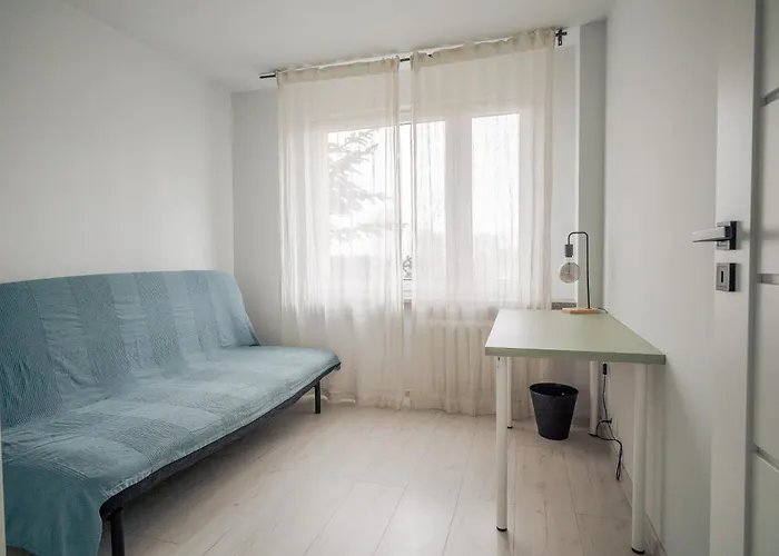 Apartmán Spacious 4-room Apartment, Wroclaw, Near Airport, Free Parking