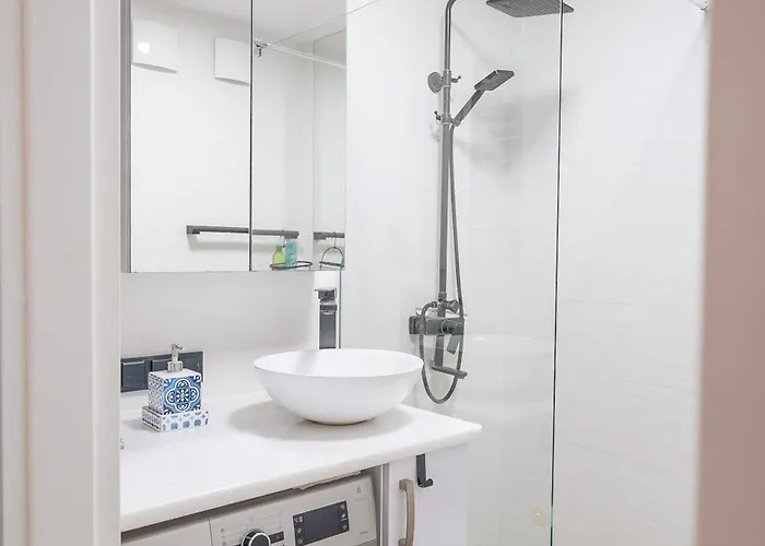 Spacious 4-room Apartment, Wroclaw, Near Airport, Free Parking * Vratislav