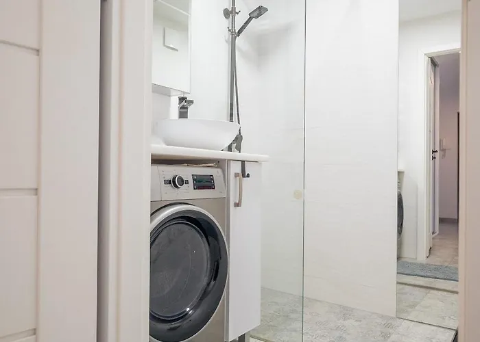 Spacious 4-room Apartment, Wroclaw, Near Airport, Free Parking Apartmán