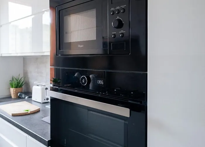 Spacious 4-room Apartment, Wroclaw, Near Airport, Free Parking Apartmán Vratislav