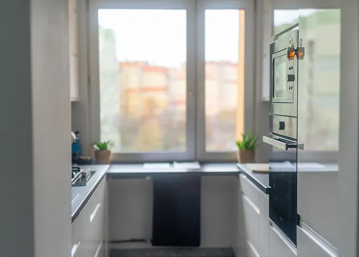 Spacious 4-room Apartment, Wroclaw, Near Airport, Free Parking *