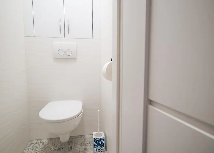 Apartmán Spacious 4-room Apartment, Wroclaw, Near Airport, Free Parking *