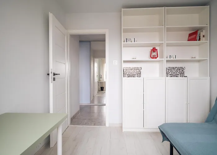 Spacious 4-room Apartment, Wroclaw, Near Airport, Free Parking Apartmán