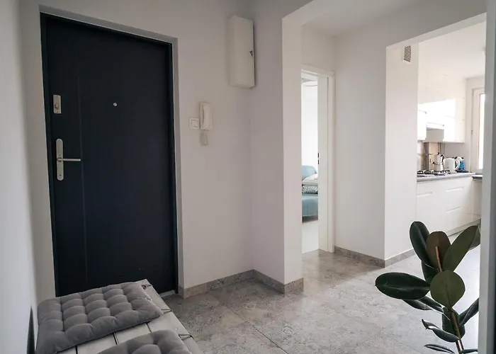 Spacious 4-room Apartment, Wroclaw, Near Airport, Free Parking Apartmán Vratislav