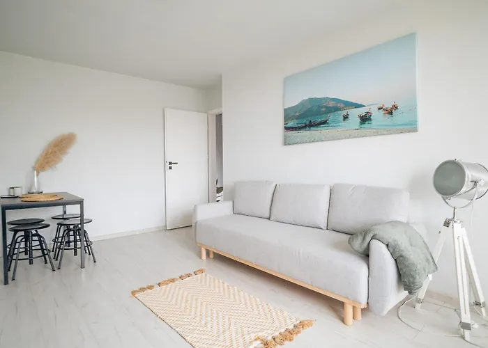 Spacious 4-room Apartment, Wroclaw, Near Airport, Free Parking *