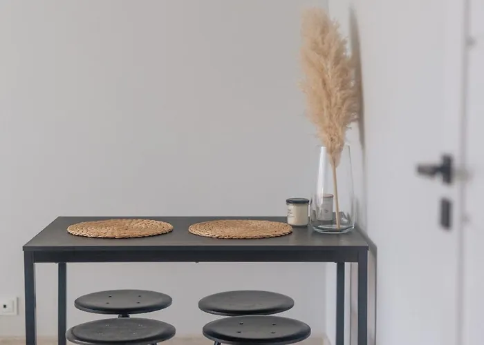 Spacious 4-room Apartment, Wroclaw, Near Airport, Free Parking Apartmán